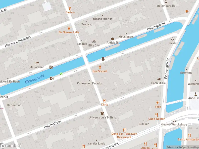 Ambulance met grote spoed naar de Westerstraat in Amsterdam
