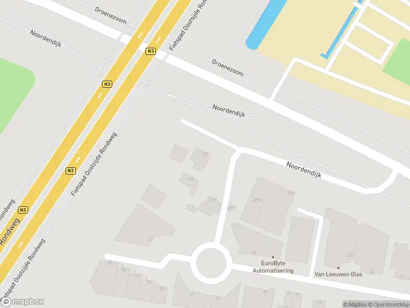 Ambulance met gepaste spoed naar de Noordendijk in Dordrecht