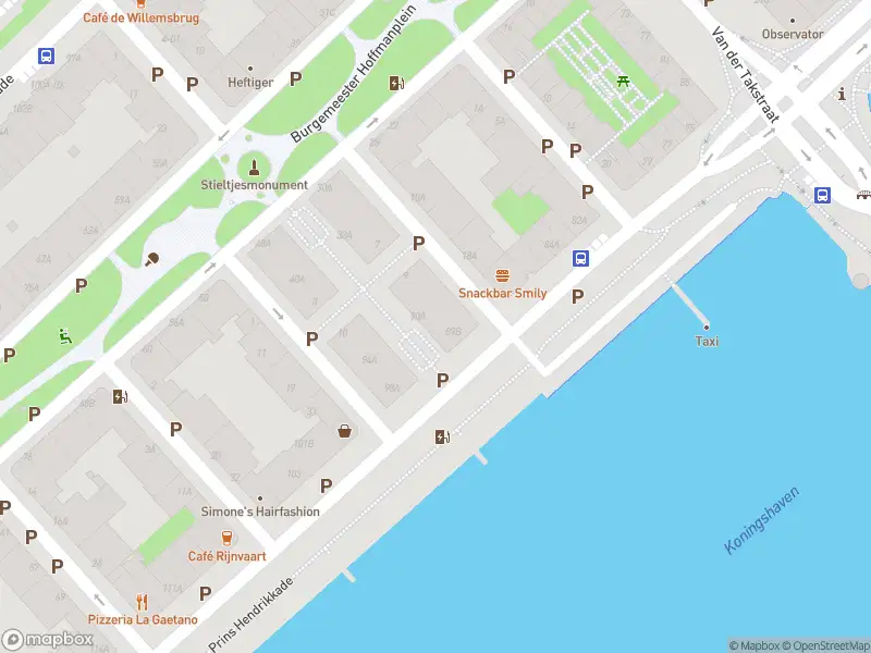 Ambulance met gepaste spoed naar de Prins Hendrikkade in Rotterdam