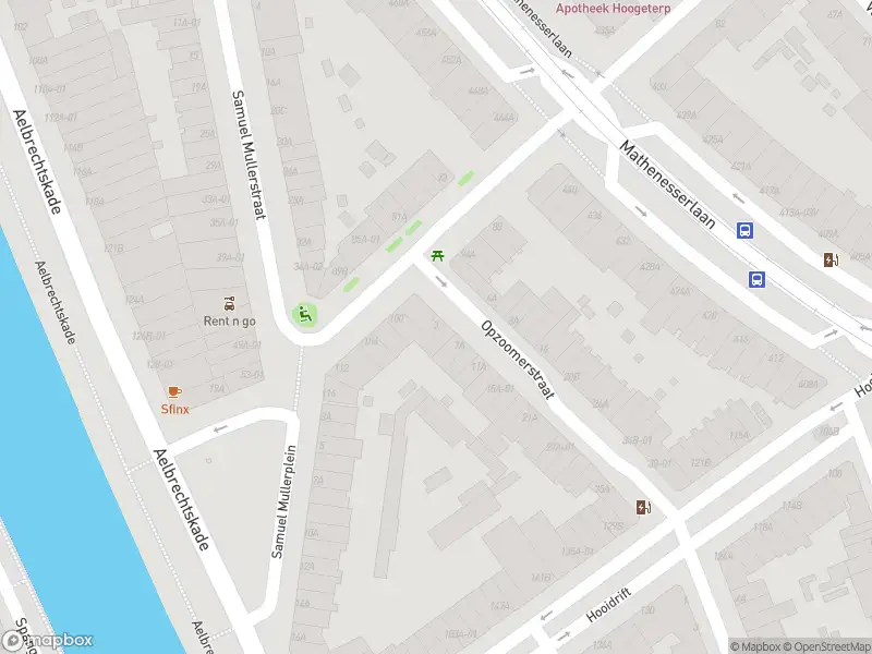 Ambulance met grote spoed naar de Opzoomerstraat in Rotterdam