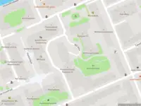 Ambulance met gepaste spoed naar de Tweede Helmersstraat in Amsterdam