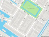 Ambulance met grote spoed naar de Lirestraat in Amsterdam