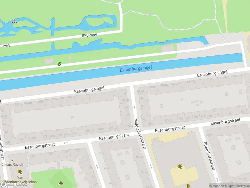 Ambulance met grote spoed naar de Middenhoefstraat in Rotterdam