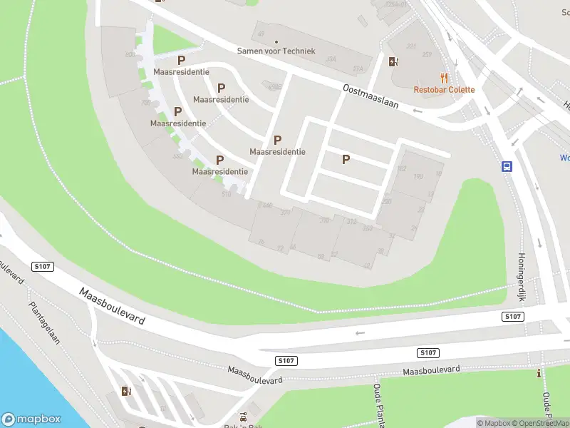 Ambulance met grote spoed naar de Oostmaaslaan in Rotterdam