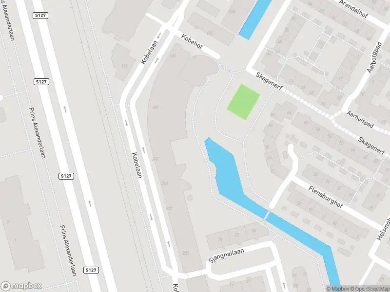 Ambulance met gepaste spoed naar de Kobelaan in Rotterdam
