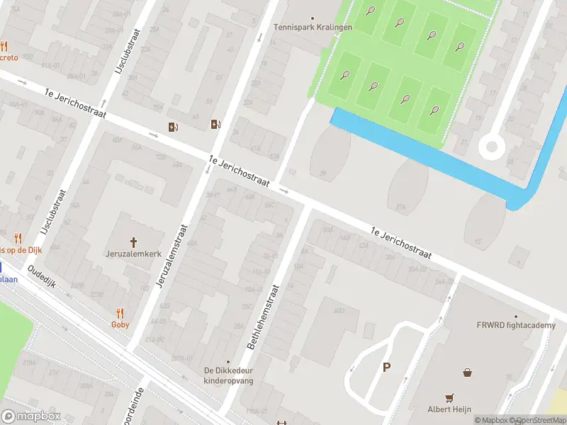 Ambulance met grote spoed naar de 1e Jerichostraat in Rotterdam