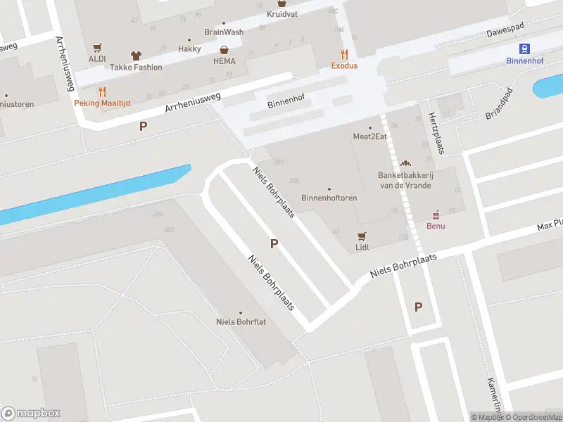 Ambulance met gepaste spoed naar de Niels Bohrplaats in Rotterdam