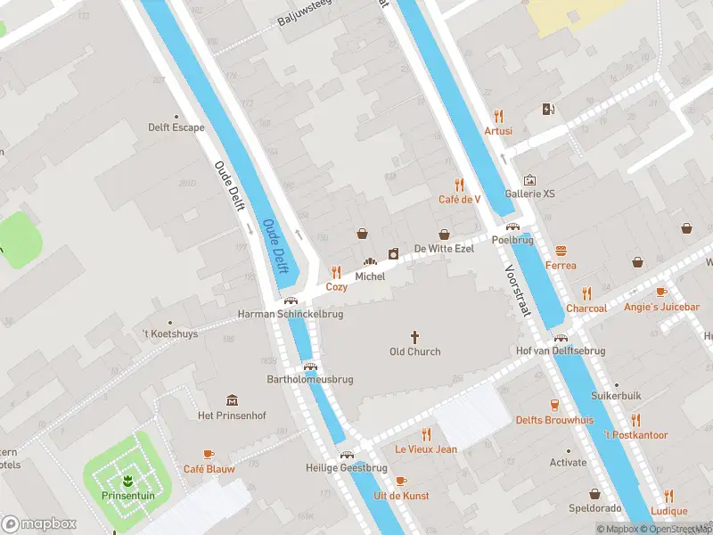 Ambulance met gepaste spoed naar de Oude Kerkstraat in Delft