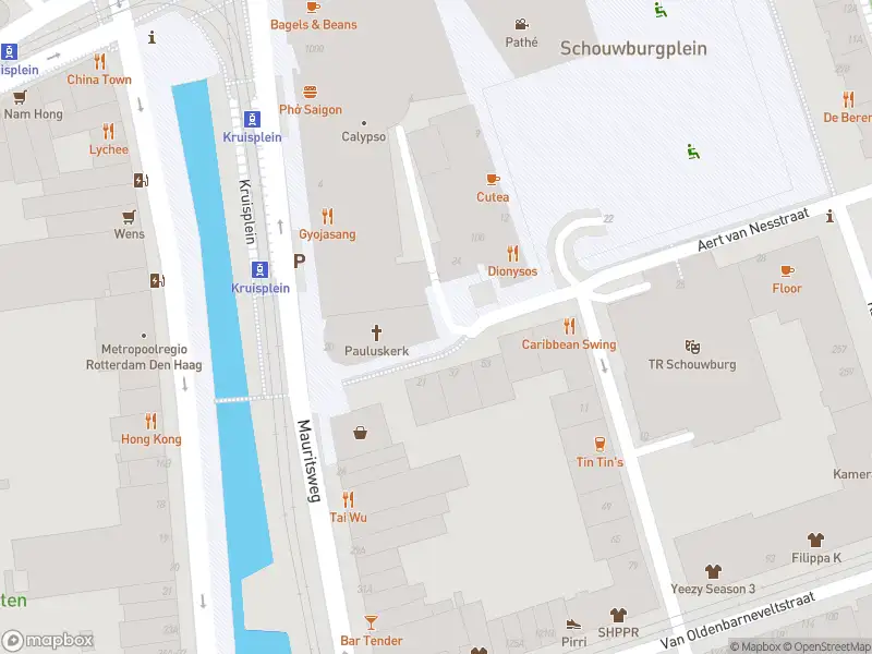 Ambulance met grote spoed naar de Mauritsplaats in Rotterdam