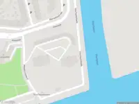 Ambulance met grote spoed naar de Maasboulevard in Schiedam