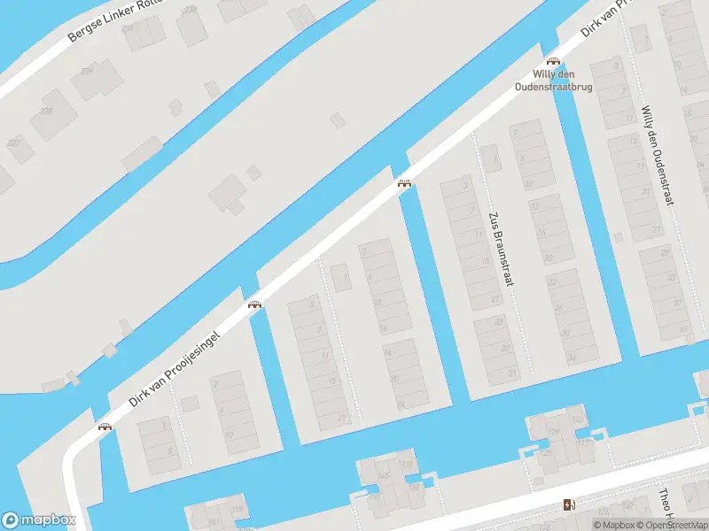 Brandweer met gepaste spoed naar de Marie Baronstraat in Rotterdam vanwege afgaan automatisch brandalarm