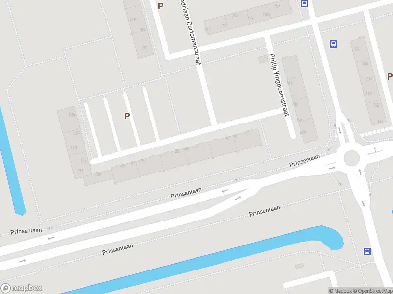 Ambulance met grote spoed naar de Edmond Hellenraadstraat in Rotterdam