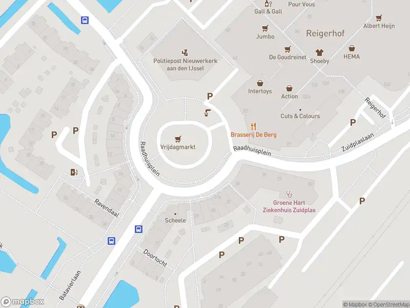 Ambulance met gepaste spoed naar de Raadhuisplein in Nieuwerkerk aan den IJssel