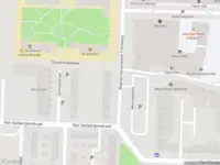 Ambulance met gepaste spoed naar de Maarten Harpertsz. Trompweg in Dordrecht