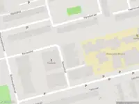 Ambulance met grote spoed naar de Romanohof in Rotterdam