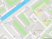 Ambulance met gepaste spoed naar de Ringdijk in Amsterdam
