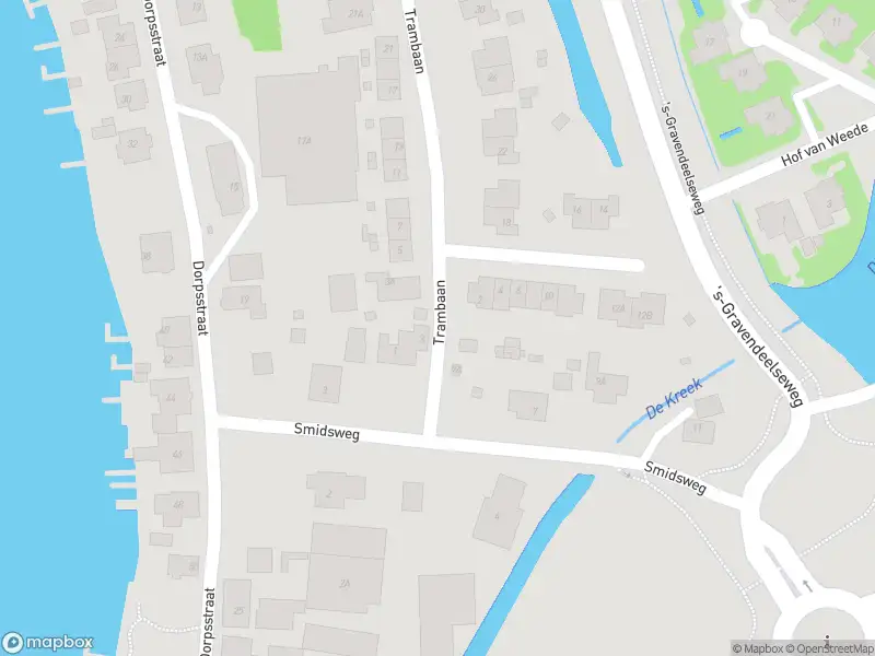 Ambulance met grote spoed naar de Trambaan in Maasdam