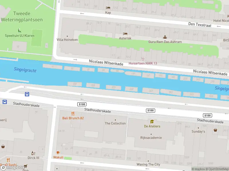 Ambulance met grote spoed naar de Fokke Simonszstraat in Amsterdam