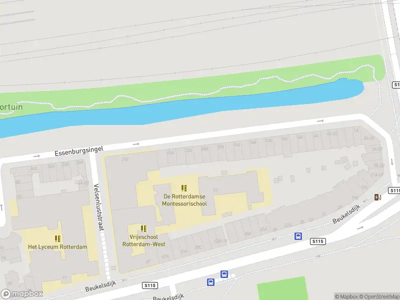 Ambulance met gepaste spoed naar de Essenburgsingel in Rotterdam