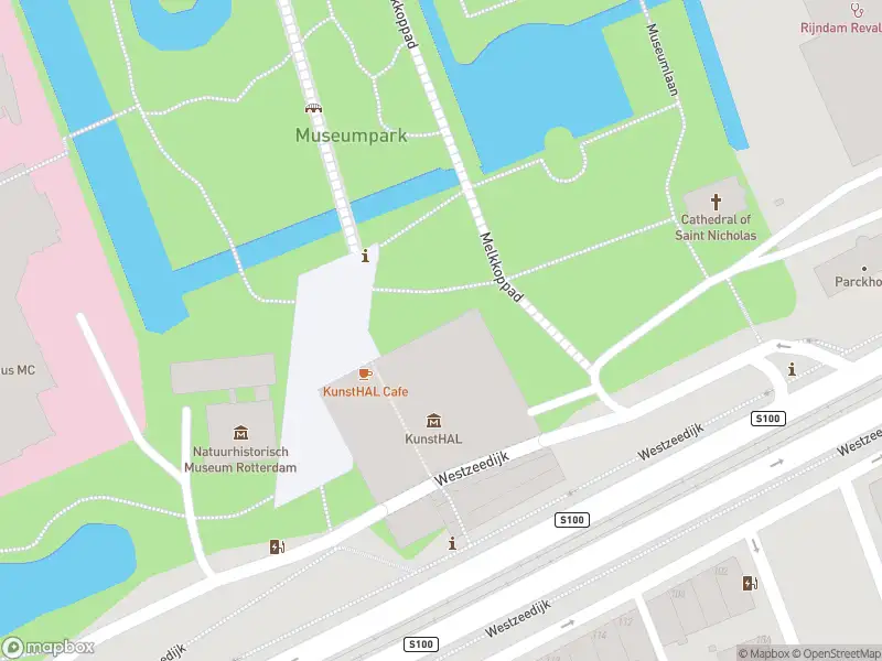 Ambulance met grote spoed naar de Westzeedijk in Rotterdam