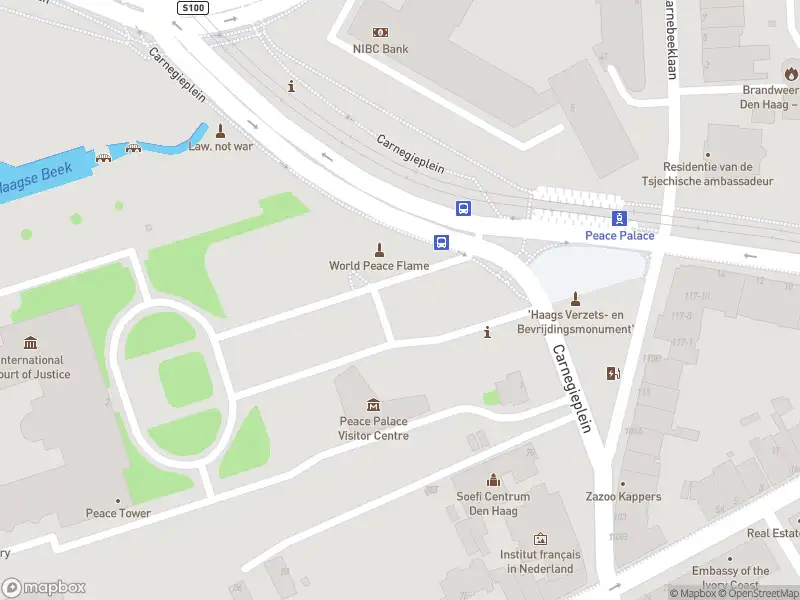 Ambulance met grote spoed naar de Carnegieplein in 's-Gravenhage