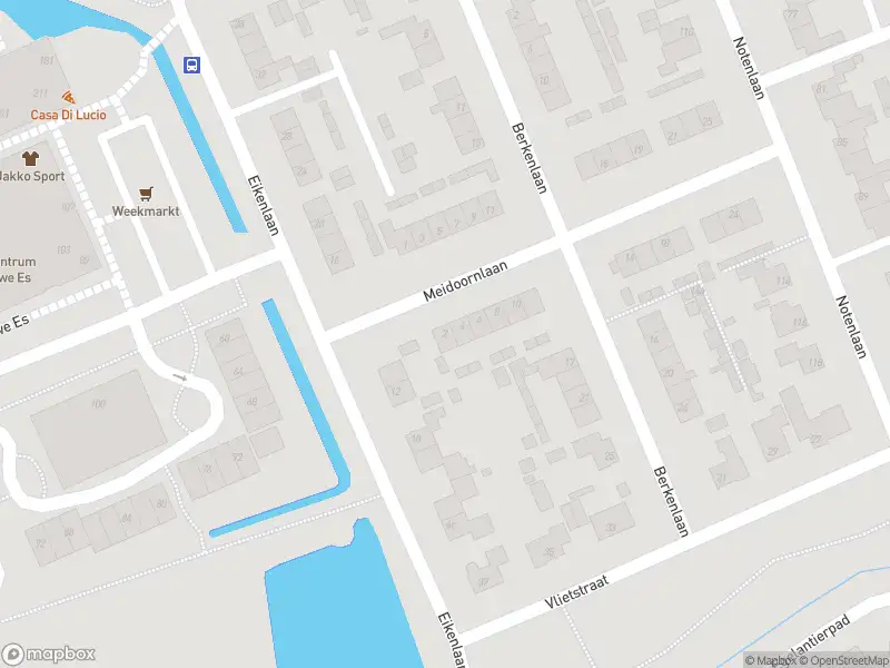 Ambulance met grote spoed naar de Meidoornlaan in Sleeuwijk