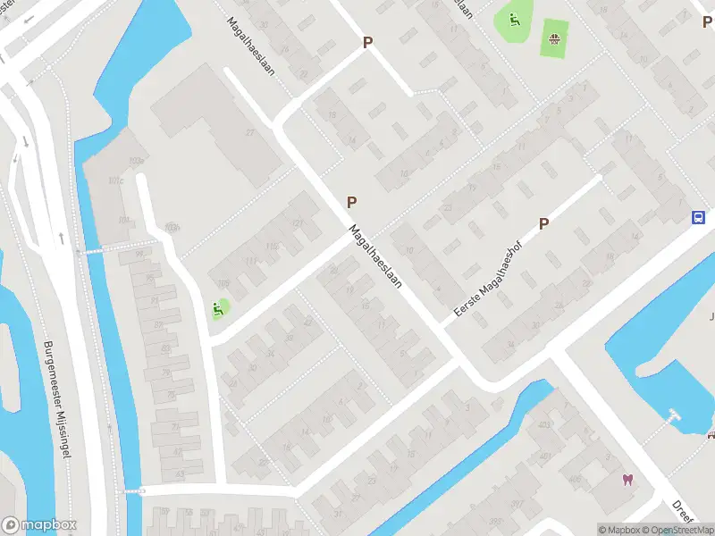 Ambulance met grote spoed naar de Magalhaeslaan in Gouda