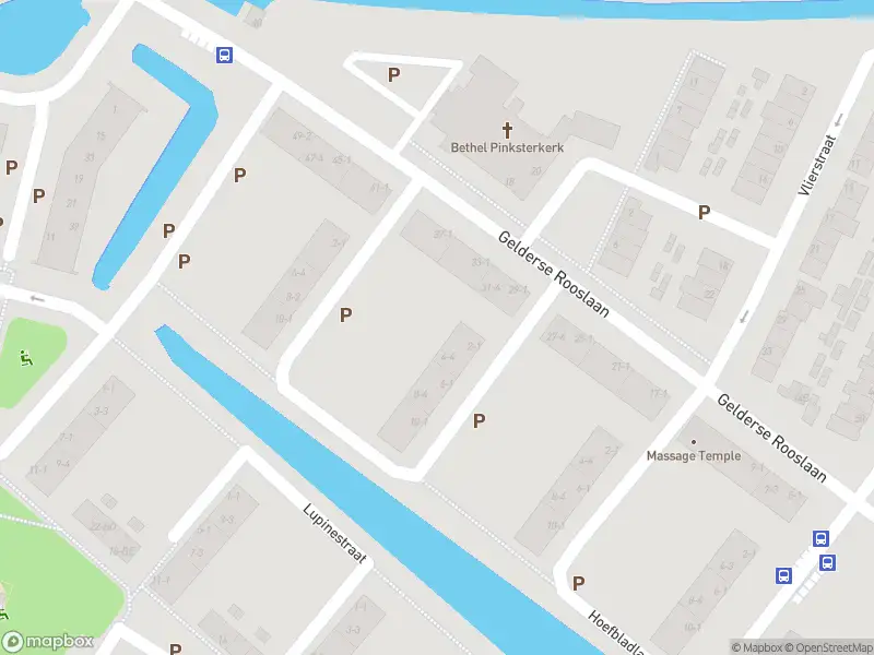 Brandweer met gepaste spoed naar de Willem Roodbeenhof in Arnhem