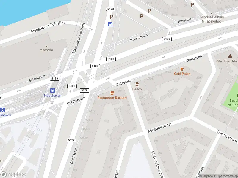 Ambulance met grote spoed naar de Putselaan in Rotterdam