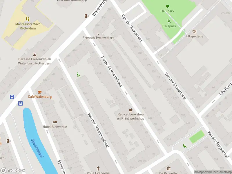 Ambulance met grote spoed naar de Pieter de Raadtstraat in Rotterdam