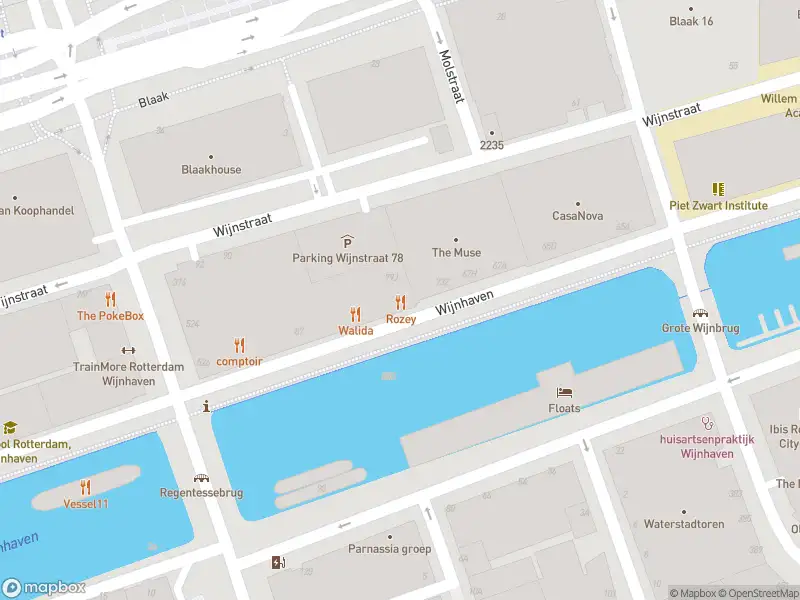 Ambulance met gepaste spoed naar de Wijnhaven in Rotterdam