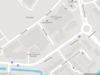 Ambulance met grote spoed naar de Anna Maria van Schuurmanstraat in Leiden