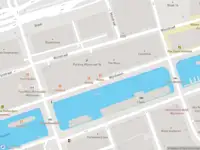 Ambulance met gepaste spoed naar de Wijnhaven in Rotterdam