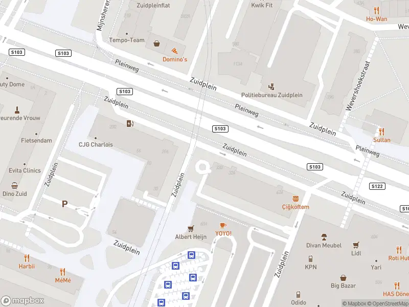 Ambulance met gepaste spoed naar de Zuidplein in Rotterdam