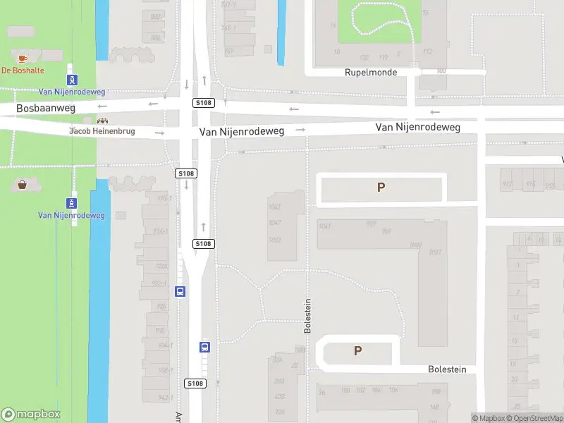 Ambulance met grote spoed naar de Van Nijenrodeweg in Amsterdam