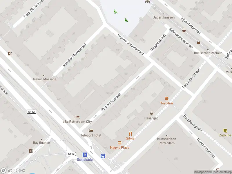 Ambulance met grote spoed naar de Roo-Valkstraat in Rotterdam