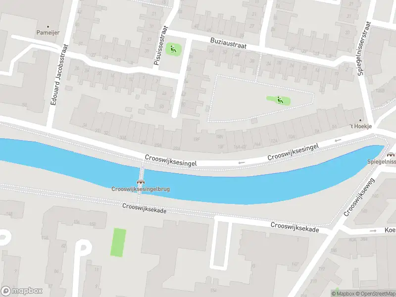 Ambulance met grote spoed naar de Crooswijksesingel in Rotterdam