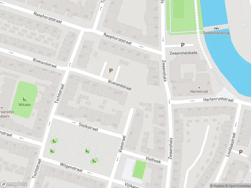 Ambulance met gepaste spoed naar de Bloklandstraat in Rotterdam