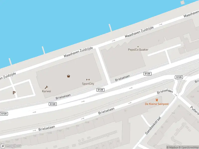 Ambulance met grote spoed naar de Brielselaan in Rotterdam