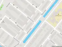 Ambulance met grote spoed naar de Meidoornsingel in Rotterdam