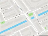 Ambulance met gepaste spoed naar de Muiderslotstraat in Schiedam