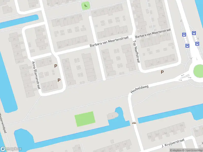 Ambulance met grote spoed naar de Clare Lennartstraat in Zaandam
