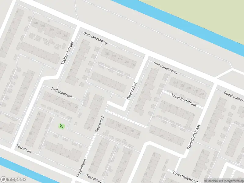Ambulance met grote spoed naar de Oberonhof in Hoogvliet Rotterdam
