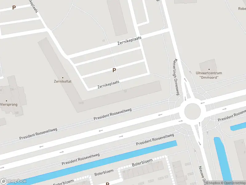 Ambulance met gepaste spoed naar de Zernikeplaats in Rotterdam
