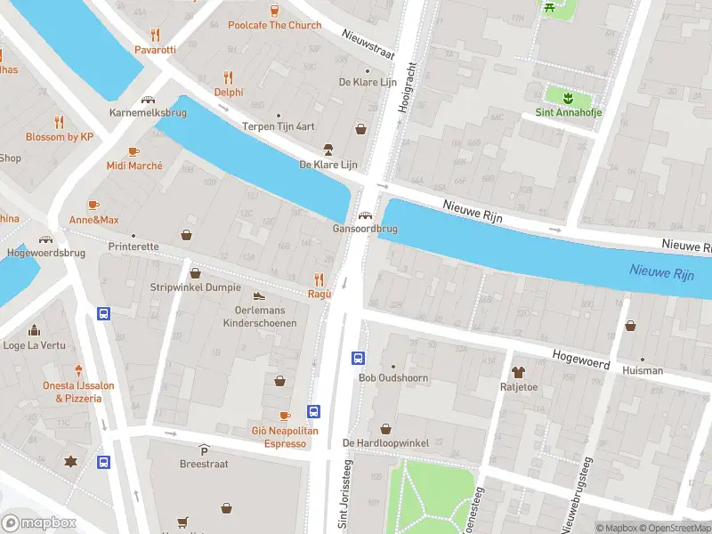 Ambulance met gepaste spoed naar de Watersteeg in Leiden