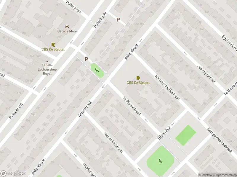 Ambulance met grote spoed naar de 1e Pioenstraat in Rotterdam