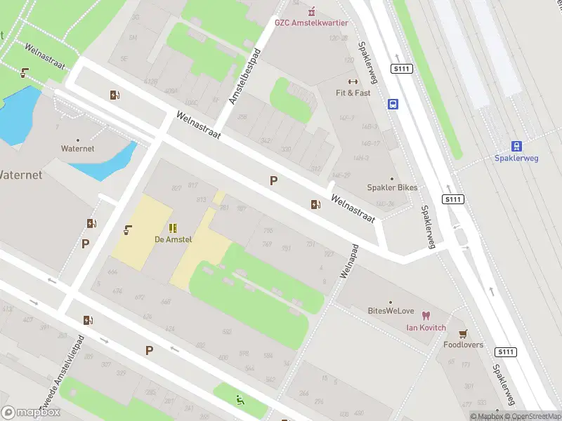 Ambulance met grote spoed naar de Welnastraat in Amsterdam