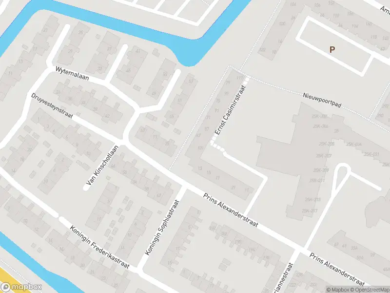 Brandweer met gepaste spoed naar de Ernst Casimirstraat in Alkmaar