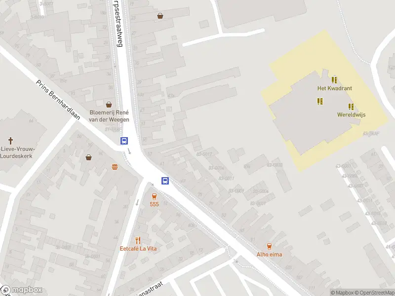 Brandweer met grote spoed naar de Jan de Wittstraat in Bergen op Zoom vanwege een buitenbrand
