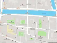 Ambulance met gepaste spoed naar de Lange Lijsbethsteeg in Leiden
